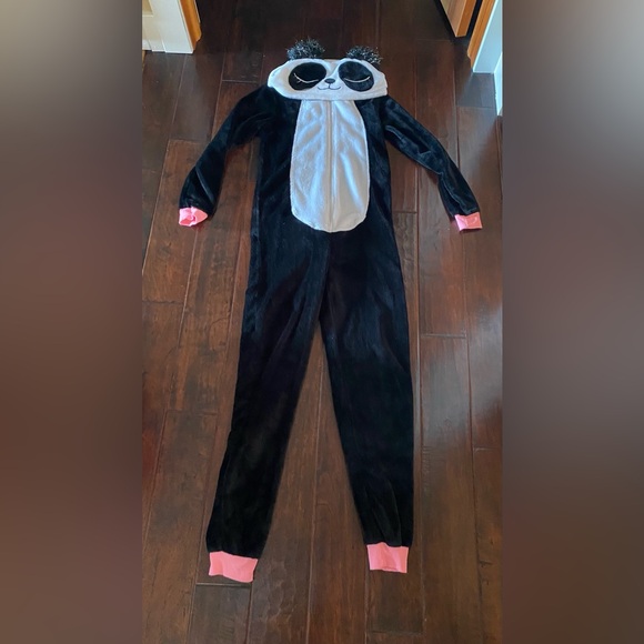 Ardene panda onesie - Picture 1 of 3